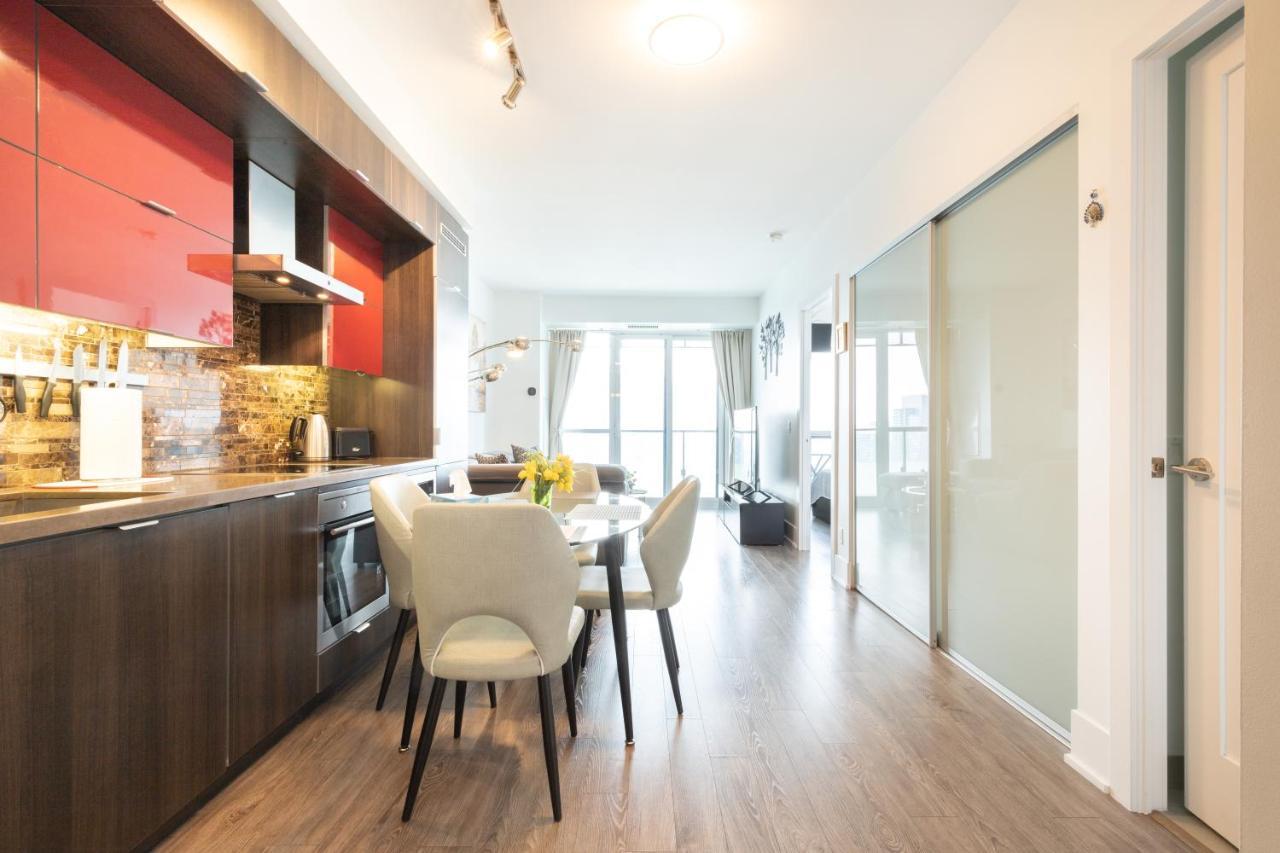 Bright Condo In The Heart Of Торонто Экстерьер фото