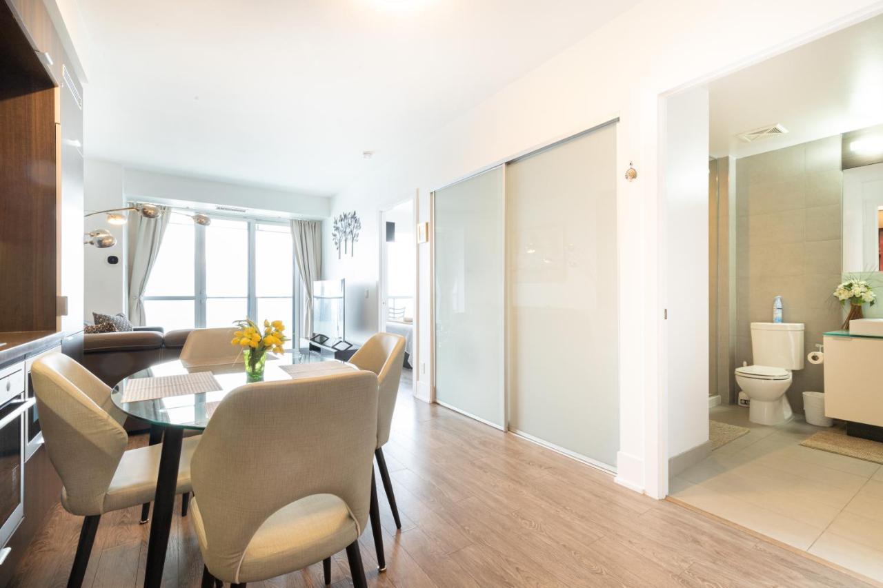 Bright Condo In The Heart Of Торонто Экстерьер фото