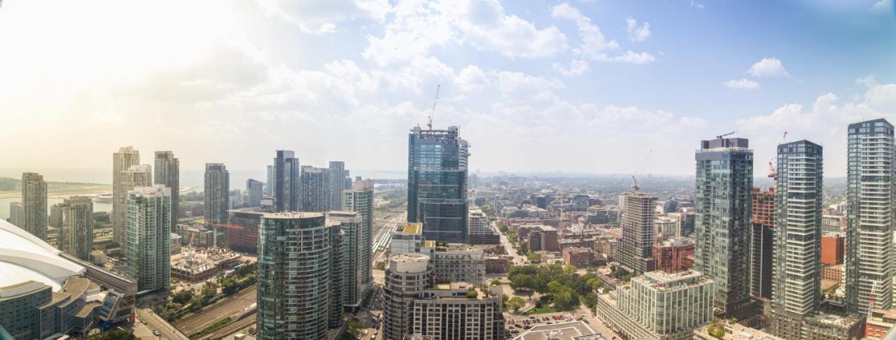 Bright Condo In The Heart Of Торонто Экстерьер фото