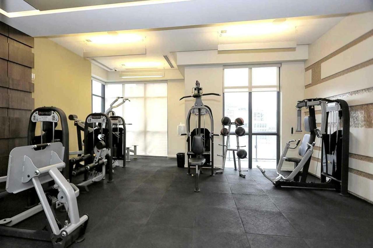 Bright Condo In The Heart Of Торонто Экстерьер фото