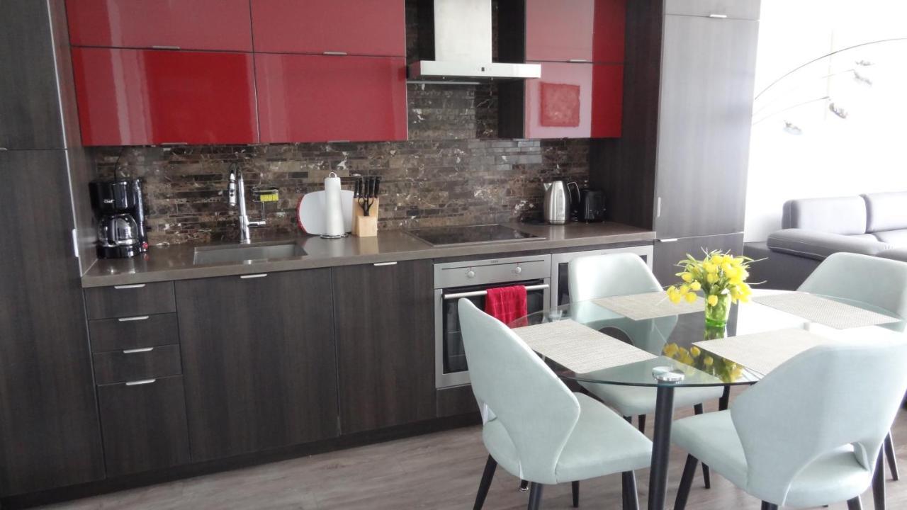 Bright Condo In The Heart Of Торонто Экстерьер фото